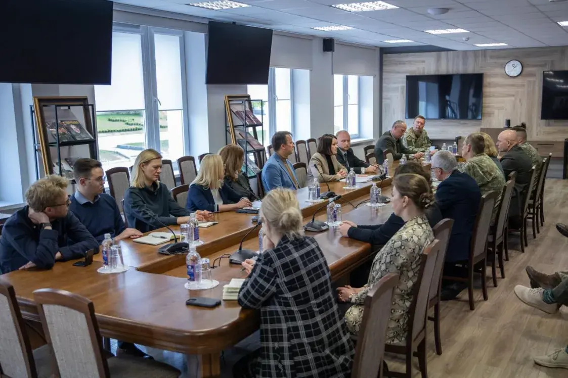 Ціханоўская сустрэлася з літоўскімі вайскоўцамі