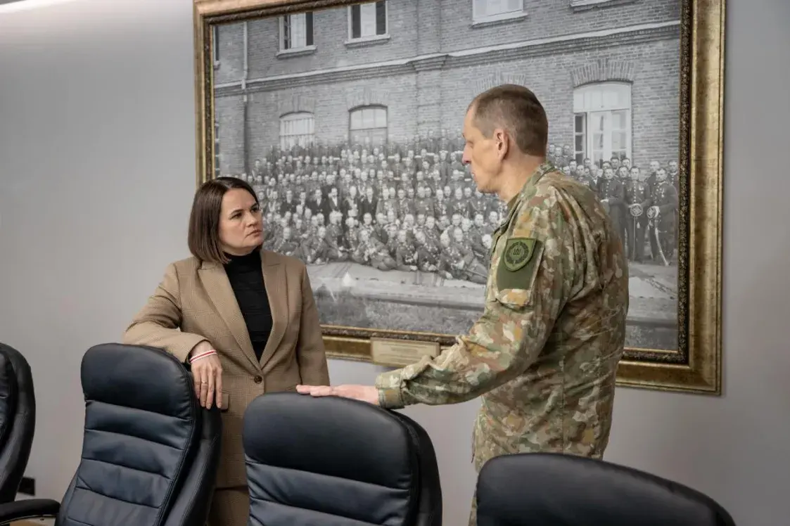 Ціханоўская сустрэлася з літоўскімі вайскоўцамі