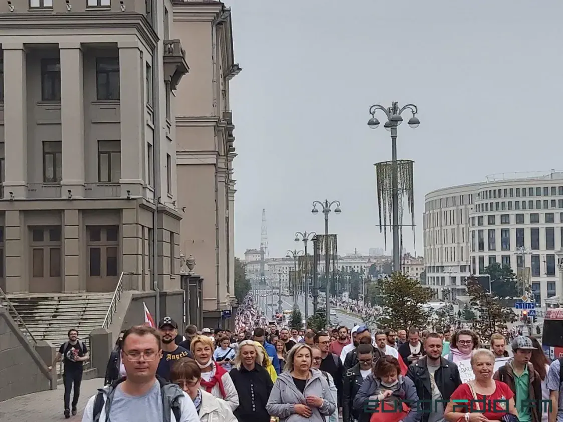 Марш новай Беларусі: дзясяткі тысяч людзей і папярэджанне пра ўжыванне сілы