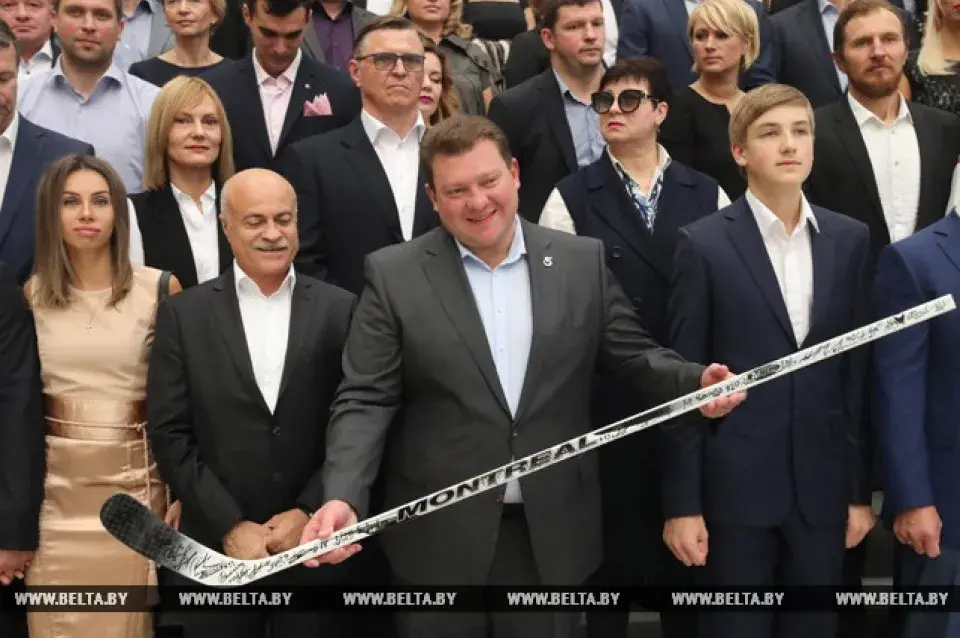 Лукашэнка з трыма сынамі адзначыў 20-годдзе прэзідэнцкай хакейнай каманды. Фота