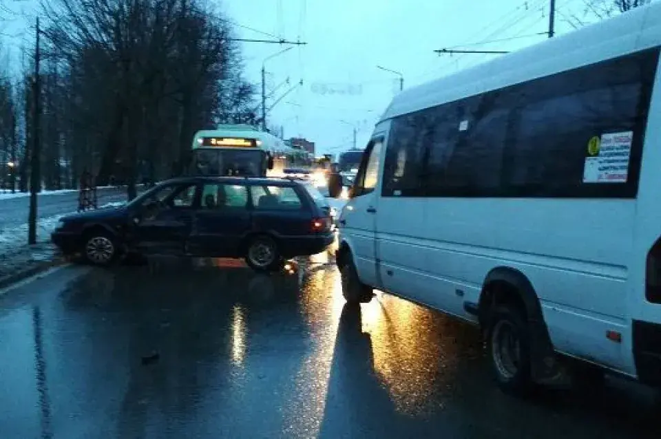 У Магілёве ў сутыкненні легкавіка і маршруткі пацярпелі два пасажыры