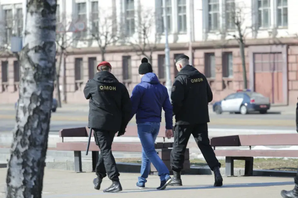 Як адбываліся затрыманні на плошчы Якуба Коласа ў Мінску (фотарэпартаж)