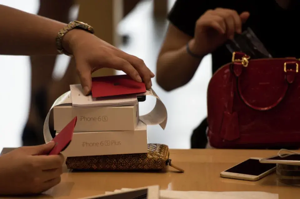 25 верасня ў рознічны продаж паступіў iPhone 6s (фота)