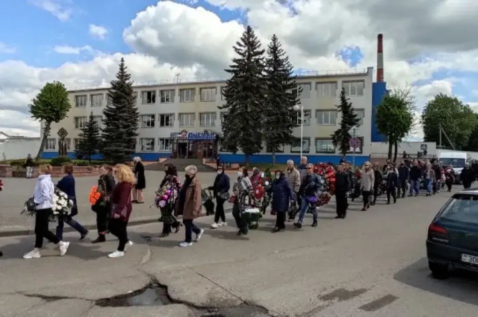 Як у Бярозаўцы развітваліся з палітвязнем Вітольдам Ашуркам