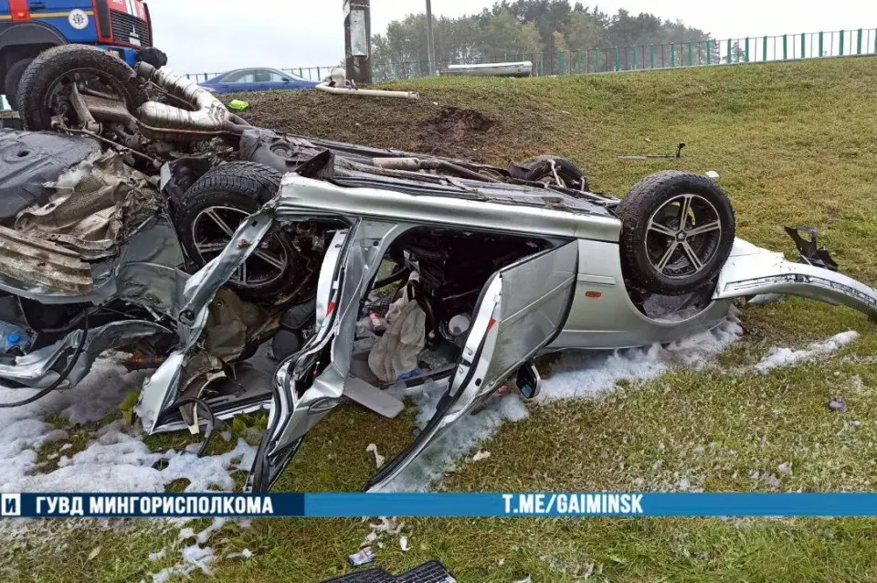 У аварыі на МКАД выляцеў у кювет і перакуліўся BMW, пацярпелі тры чалавекі