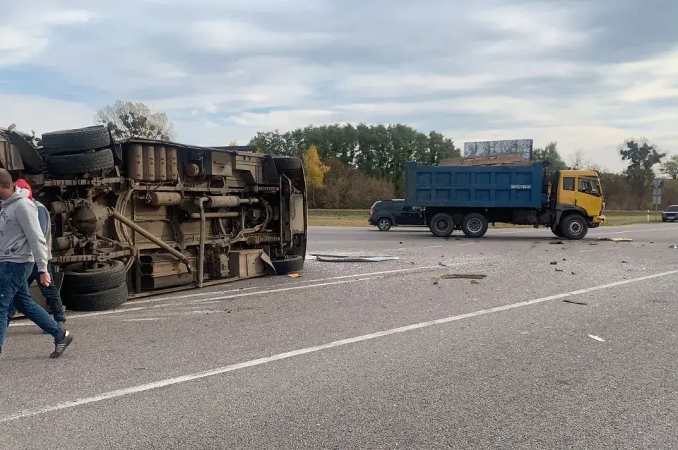 Ва Украіне трапіў пад грузавік і перакуліўся аўтобус з беларусамі