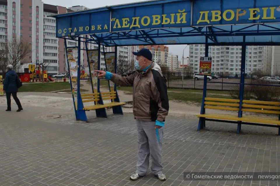 У Гомелі ў аўтобусе Саладуха раздаваў маскі і білеты на канцэрт