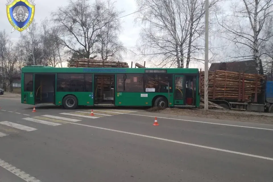 У Асіповічах пасля аварыі з удзелам аўтобуса шпіталізавалі 10 чалавек