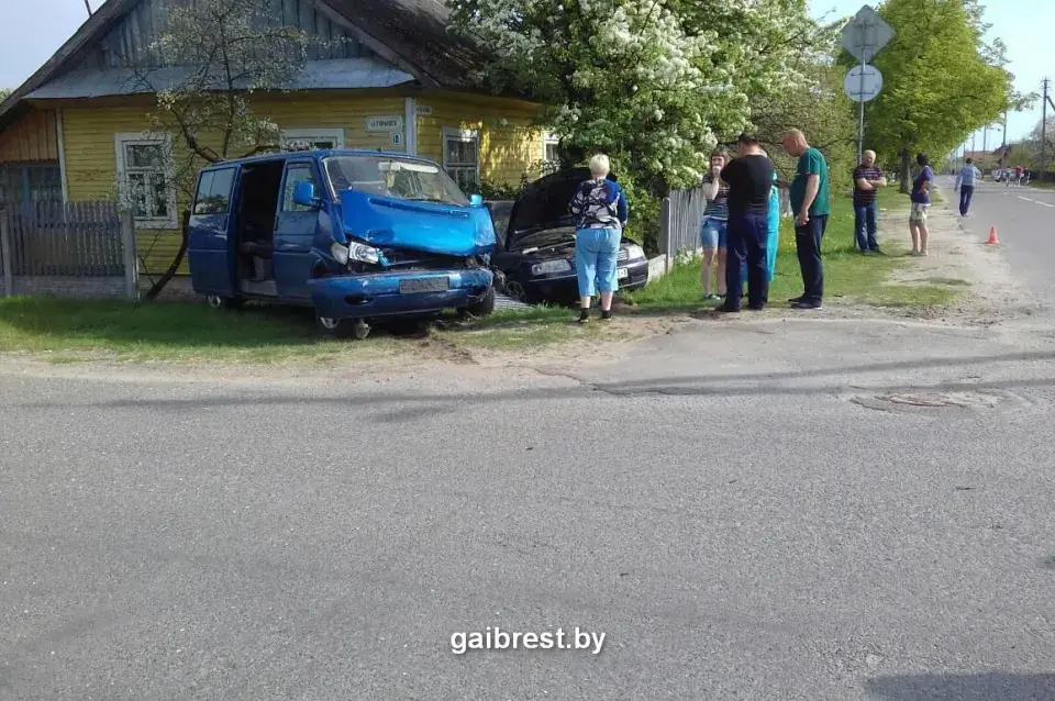 У аўтааварыі ў Драгічыне пацярпелі 5 чалавек, сярод іх трое дзяцей