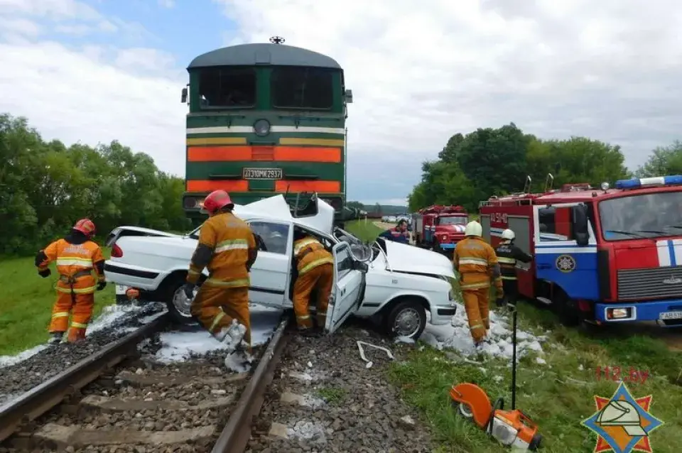 У Слоніме “Волга” трапіла пад грузавы цягнік, загінулі два чалавекі