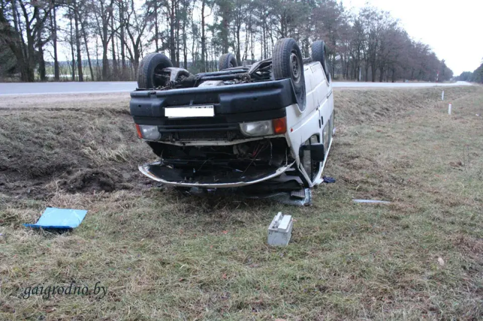 У аўтааварыі ў Гродзенскім раёне загінула жанчына, згарэў Rover