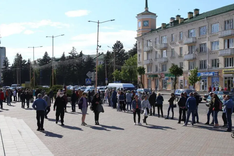 У Баранавічах чарга за Ціханоўскую расцягнулася на дзясяткі метраў