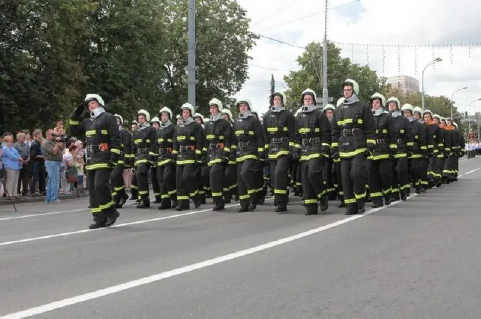 У Мінску адбыўся парад пажарнай тэхнікі (фота, відэа)