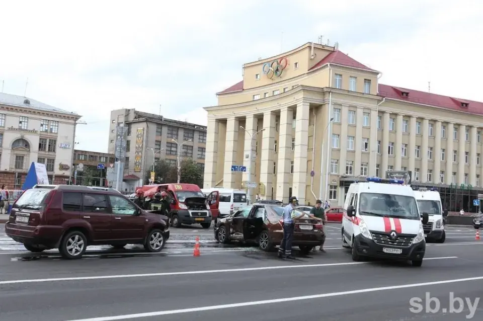 Сур'ёзнае ДТЗ каля ЦУМа ў Мінску, чацвёра пацярпелых (фота)