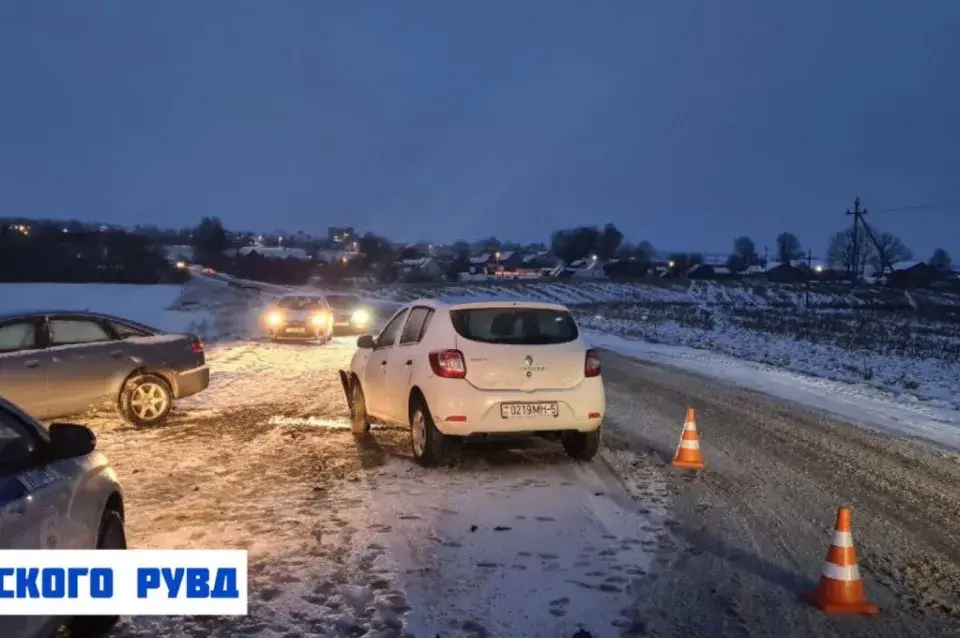 Пад Мінскам у аварыю трапіў аўтамабіль з трыма дзецьмі