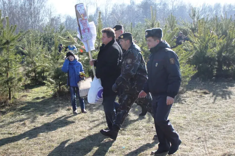 Жыхару Брэста не далі на Масленіцу спаліць пудзілы “бюракрата” і “карупцыі” 