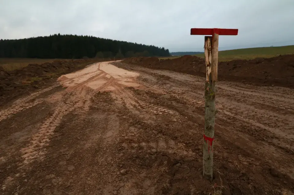 Пад Маладзечнам, нягледзячы на пратэсты, пачалі будаваць свінакомплекс (фота)