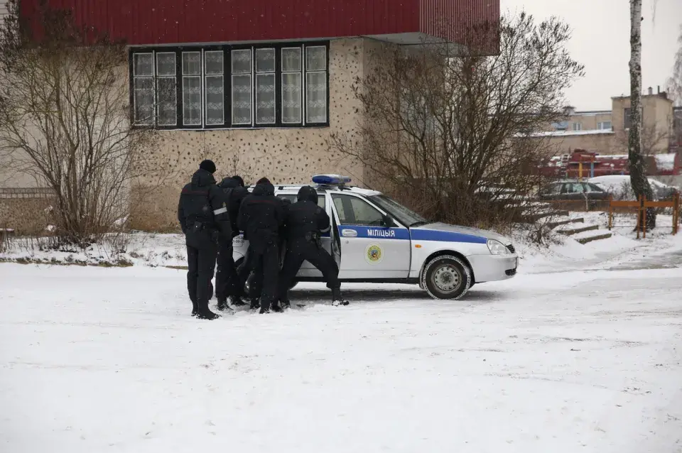 У Баранавічах жанчыны ўгаварылі “тэрарыста” аддаць ім гранату (фота)