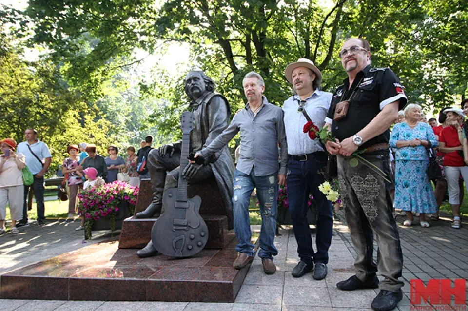 У Мінску ўрачыста адкрылі помнік Уладзіміру Мулявіну (фота)