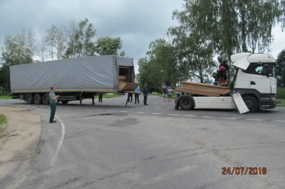 Кіроўца грузавіка затармазіў, каб не збіць раварыста, і загінуў сам