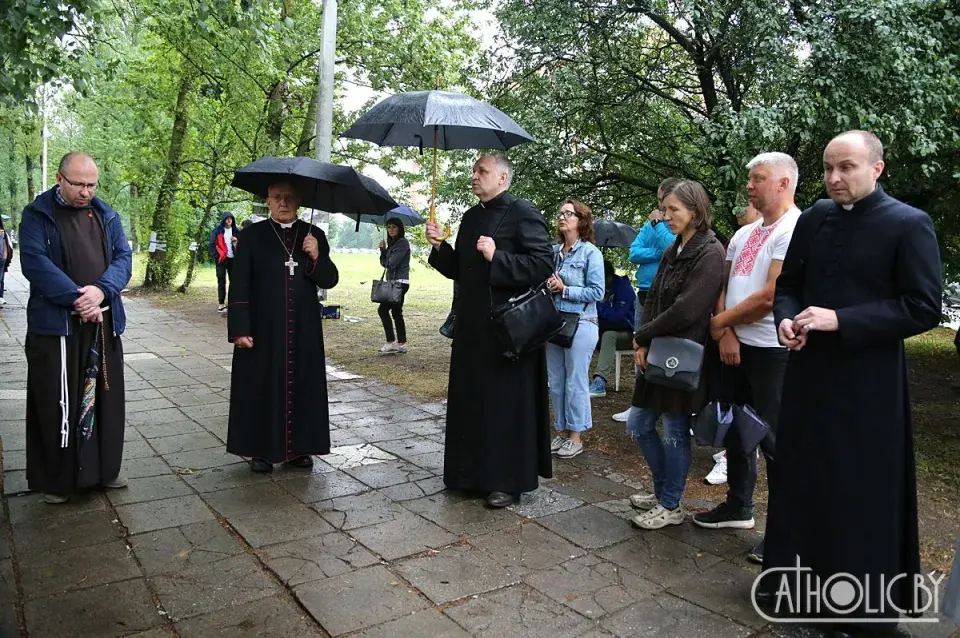 Арцыбіскупа Кандрусевіча не пусцілі ў ізалятар на Акрэсціна