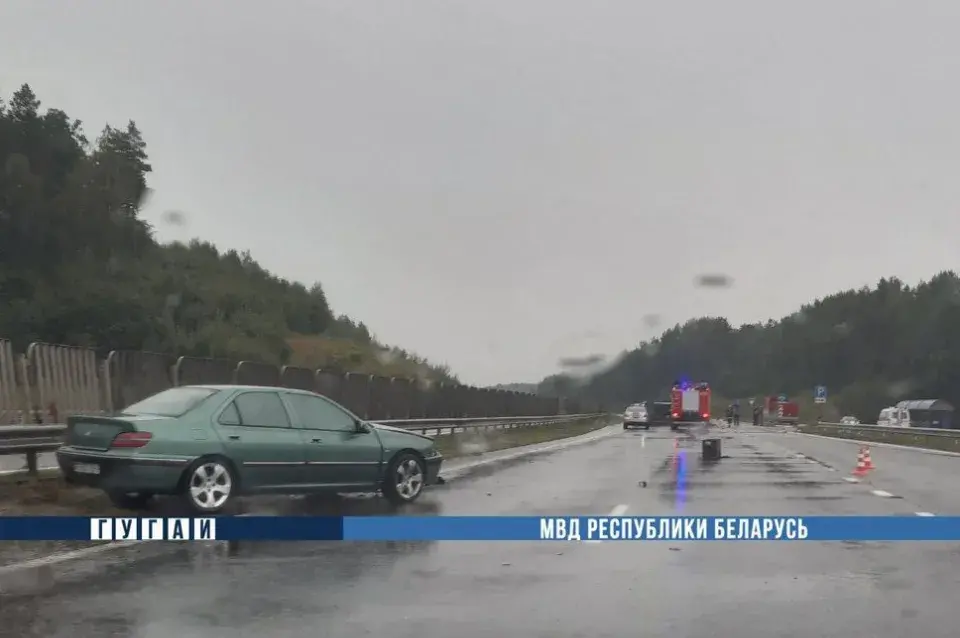 Пад Лагойскам перакулілася маршрутка, загінуў пасажыр