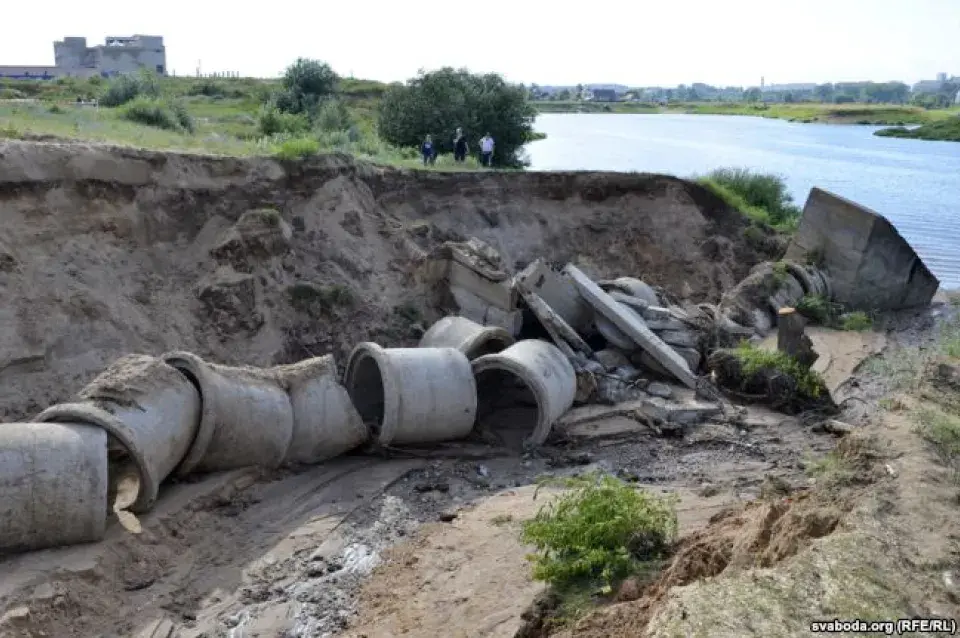 У Магілёве дождж разбурыў ліўневы калектар (фота)