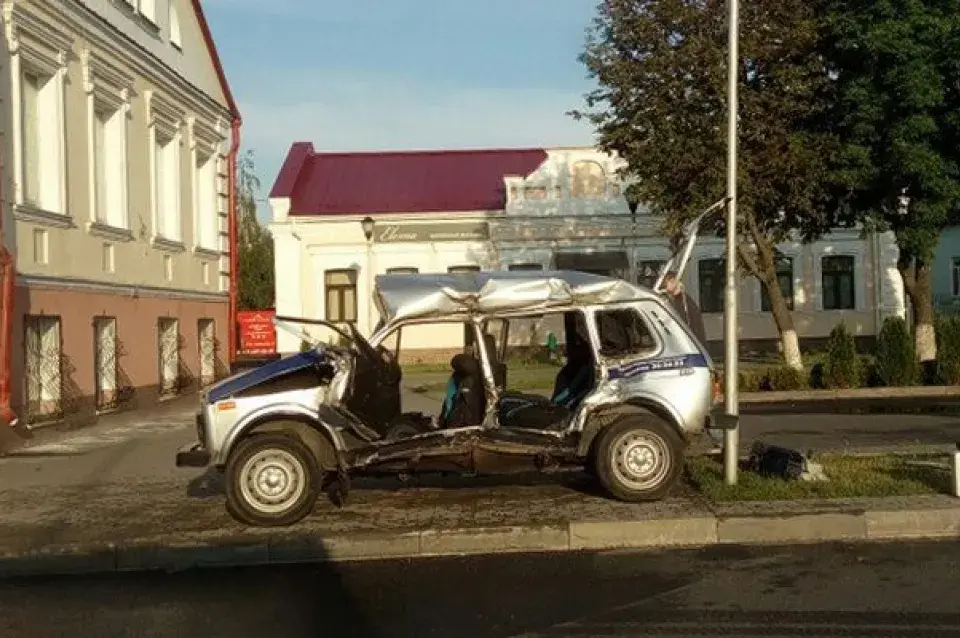 У Пінску грузавік "Мерсэдэс" урэзаўся ў міліцэйскую машыну 