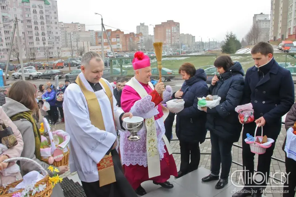 Каталіцкія біскупы дабраславілі велікодныя стравы (фота)