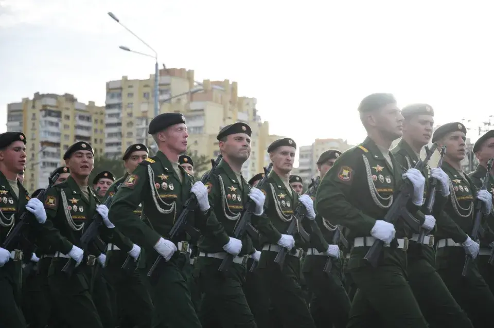 Расійскі генерал завітаў на рэпетыцыю ваеннага парада ў Мінску (фота)