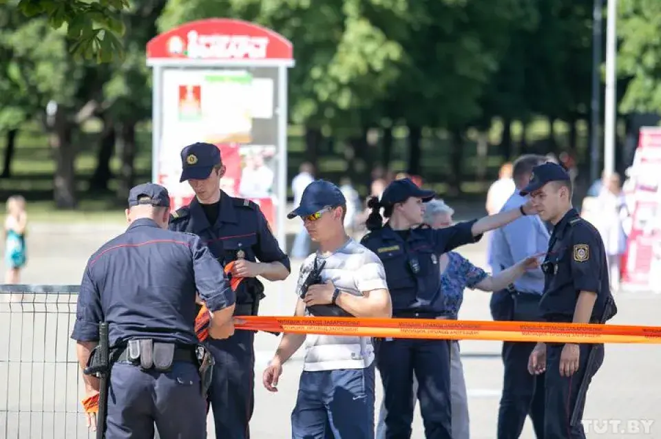 Міліцыя ачапіла Кіеўскі сквер перад прыездам Святланы Ціханоўскай