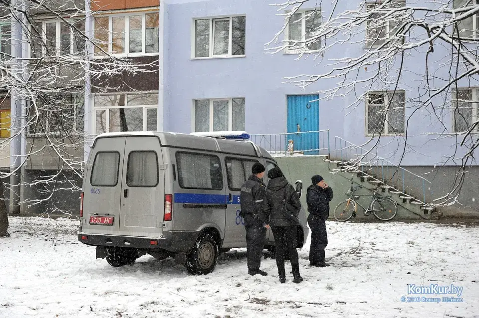 У Бабруйску з акна дзевятага паверха ўпала маладая жанчына