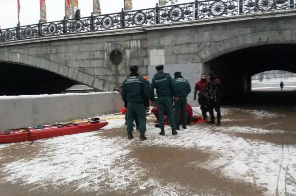 У цэнтры Мінска з ракі дасталі мужчыну