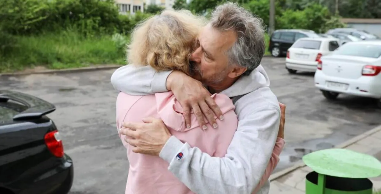 Анатолий Лебедько с женой Светланой после освобождения / Радыё Свабода