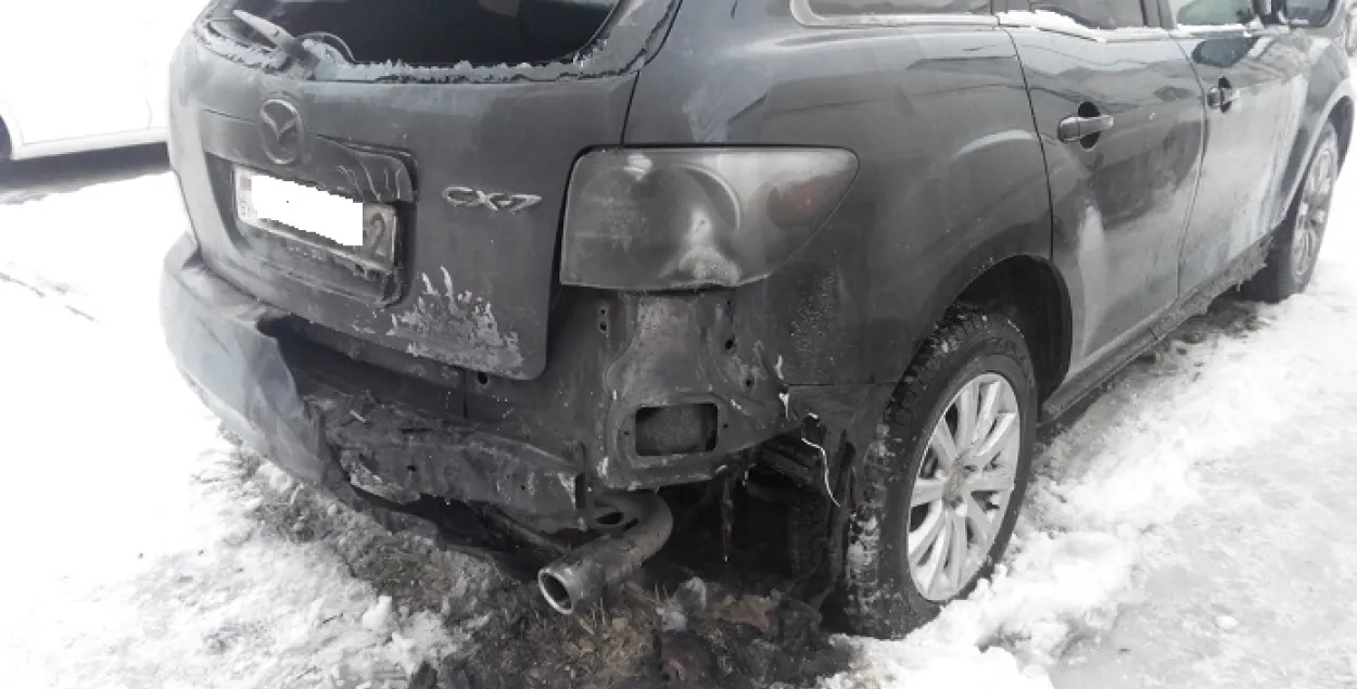 Мужчына забараніў хлопцу сустракацца з дачкой, а той падпаліў яго машыну