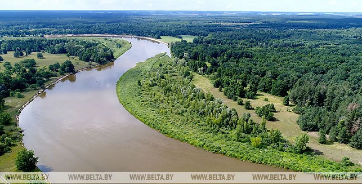 Пад Гроднам мужчына 4 дні ляжаў на беразе Нёмана — адмовілі ногі