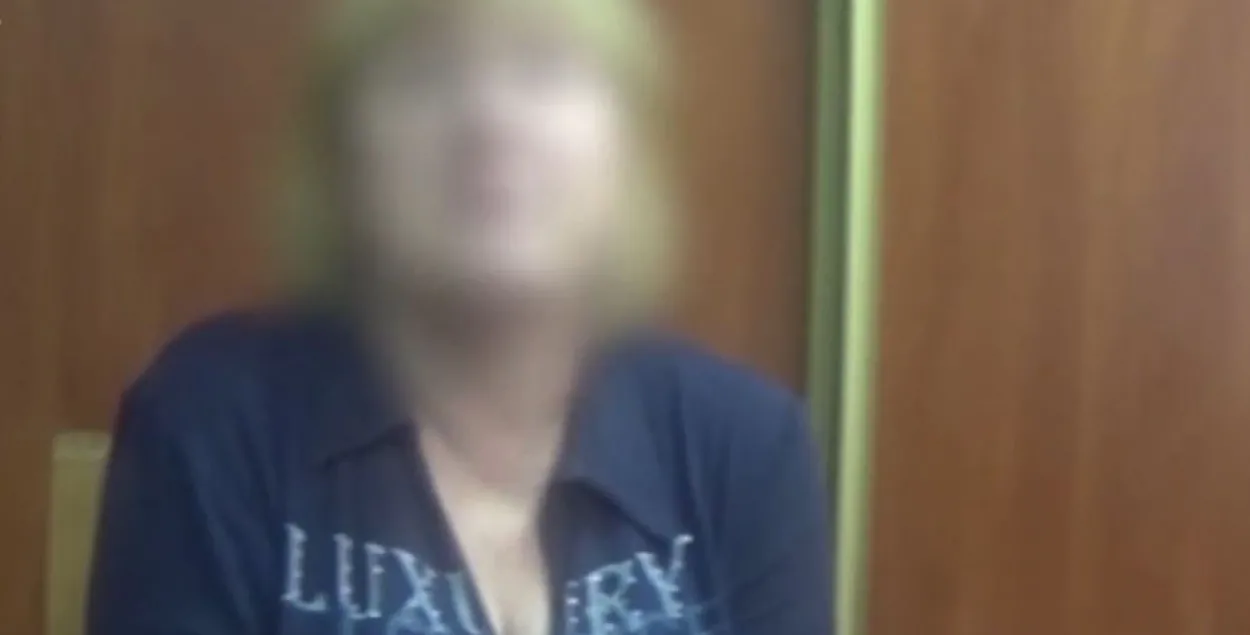 Женщина после задержания / Скриншот с видео​