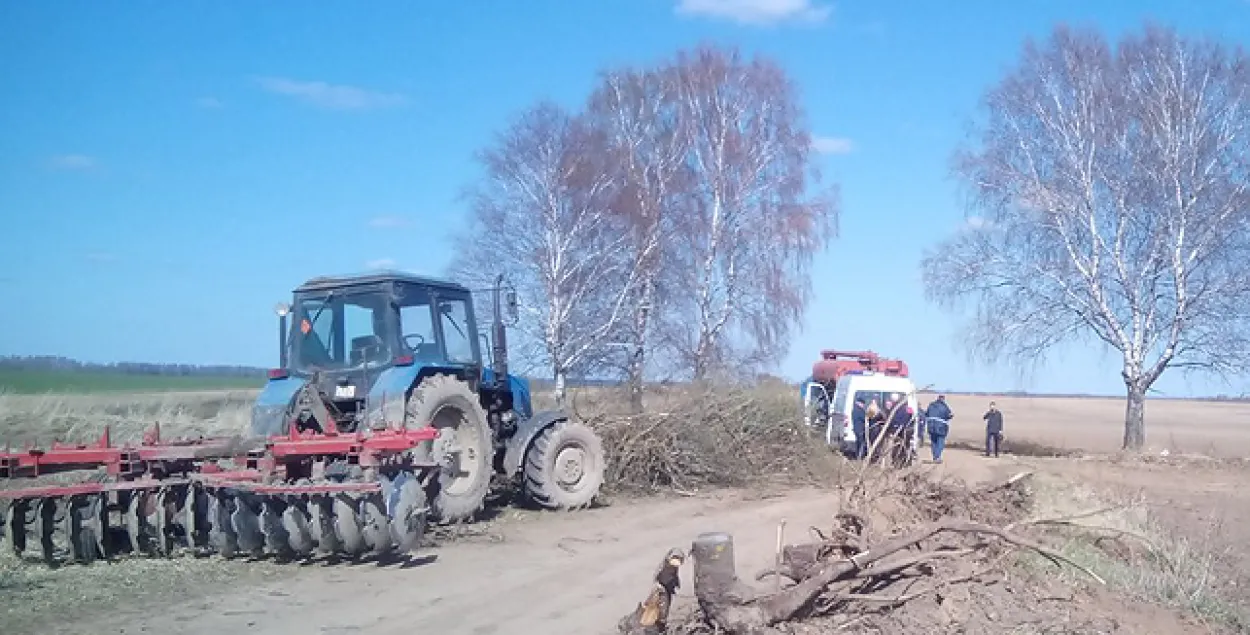 У Віцебскім раёне трактарыст наехаў сеялкай на свайго калегу