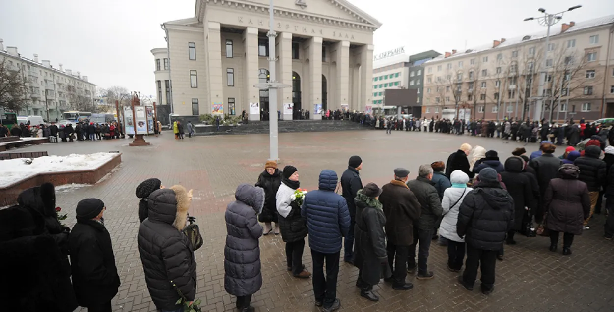 Як у Мінску развітваліся з Аляксандрам Ціхановічам. Фотарэпартаж