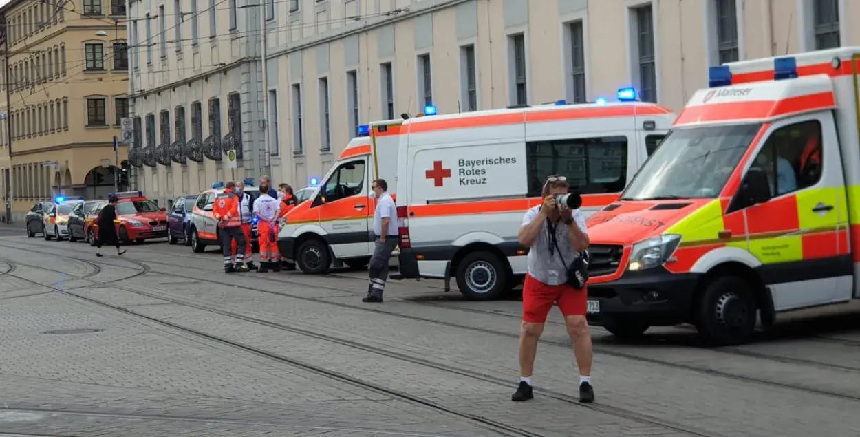 У Германіі мужчына з нажом напаў на людзей, загінулі тры чалавекі