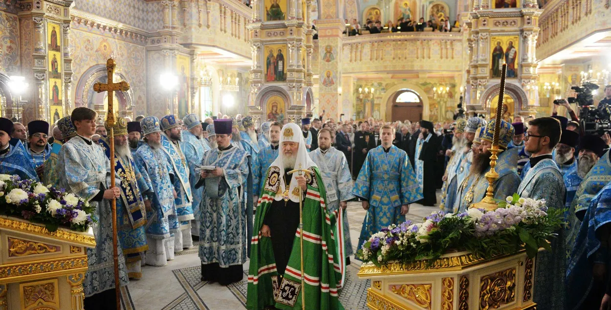 Асвятліць патрыярха правiльна. Мінскі храм набыў для Кірыла жырандолі за $100000