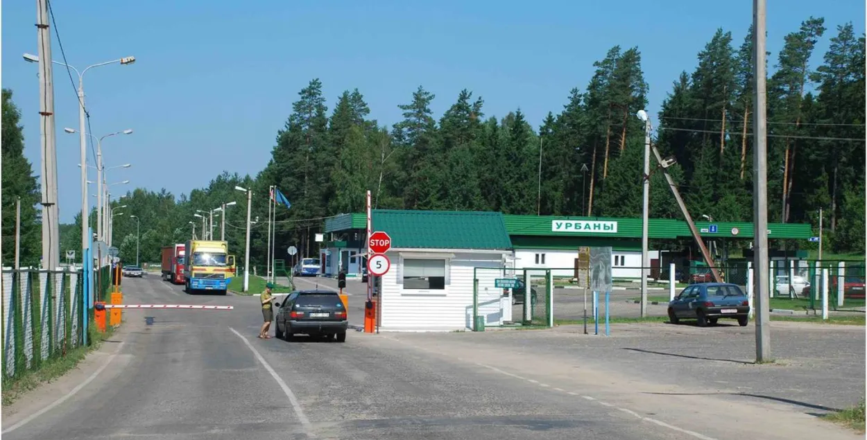 Віцебскія мытнікі затрымалі 10 тысяч пачкаў цыгарэт на мяжы з Латвіяй