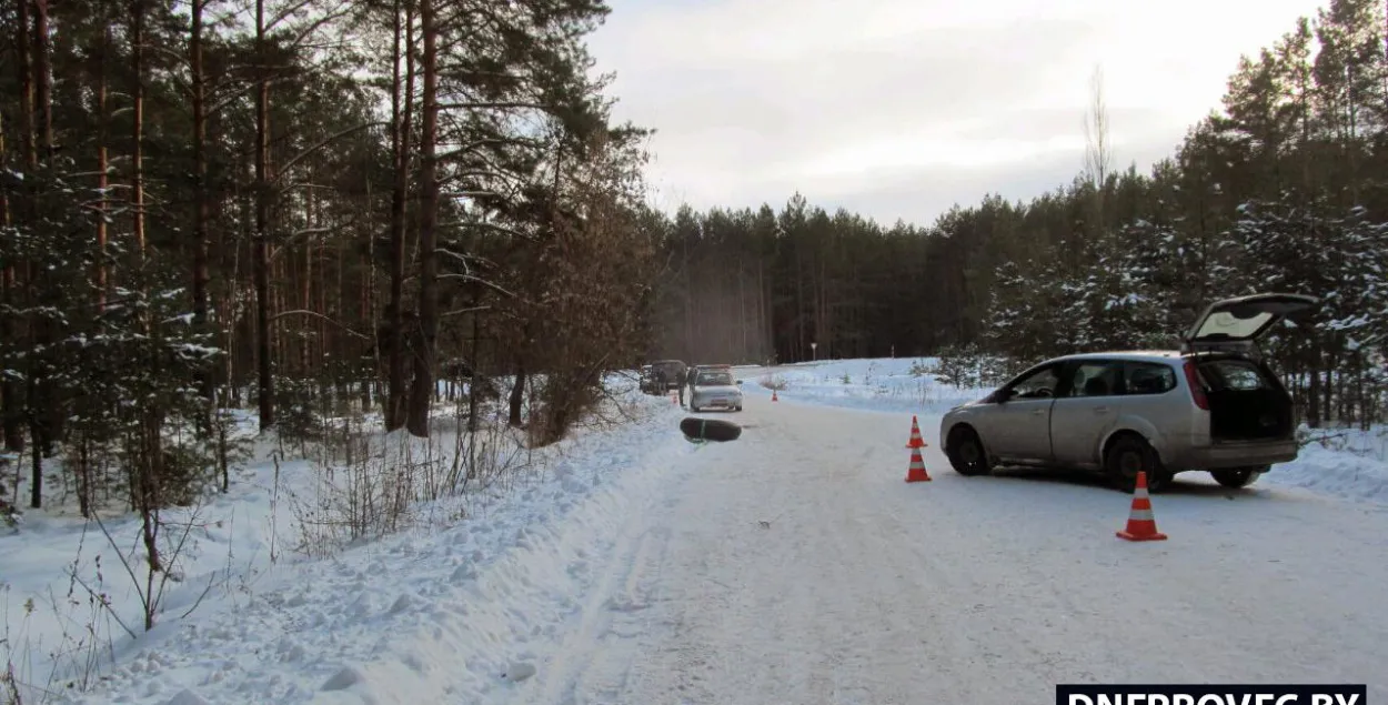 Жыхар Рэчыцы на Ford Focus пракаціў юнакоў на камеры ад кола, адзін загінуў 