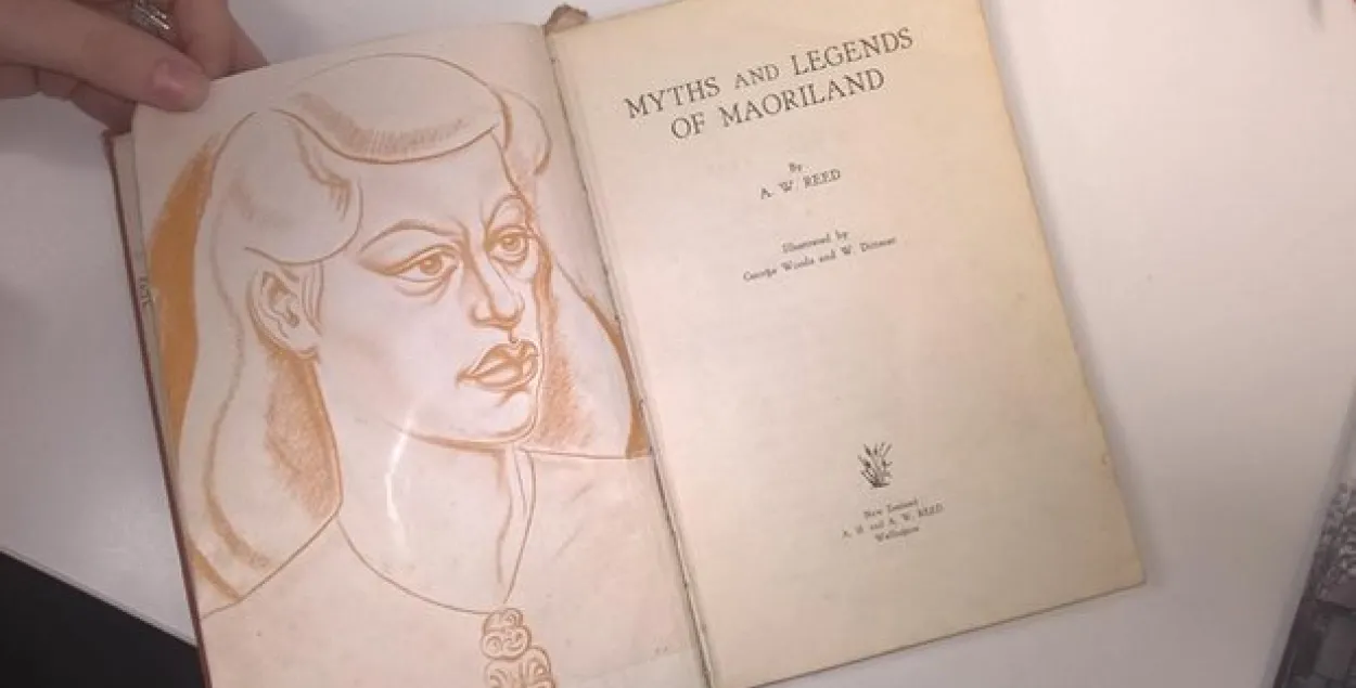 Жанчына прынесла ў бібліятэку кнігу, якую ўзяла ў 1948 годзе (фота)