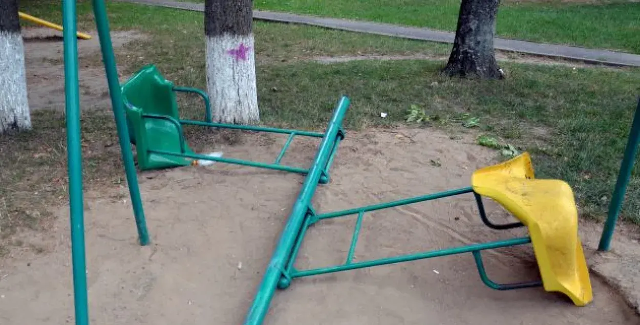 У Слуцку абрынуліся арэлі, пацярпелі дзве 9-гадовыя дзяўчынкі
