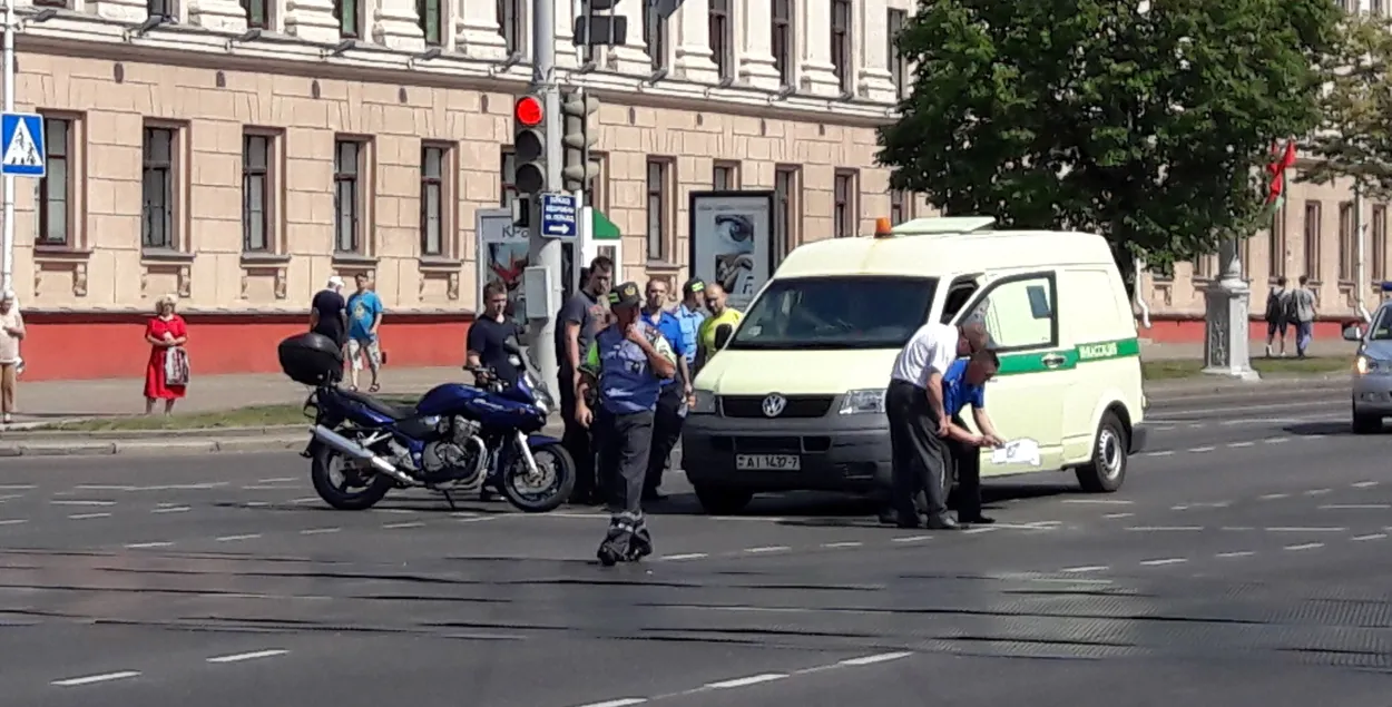 У Мінску праходзіць следчы эксперымент на месцы, дзе пацярпеў даішнік (відэа)