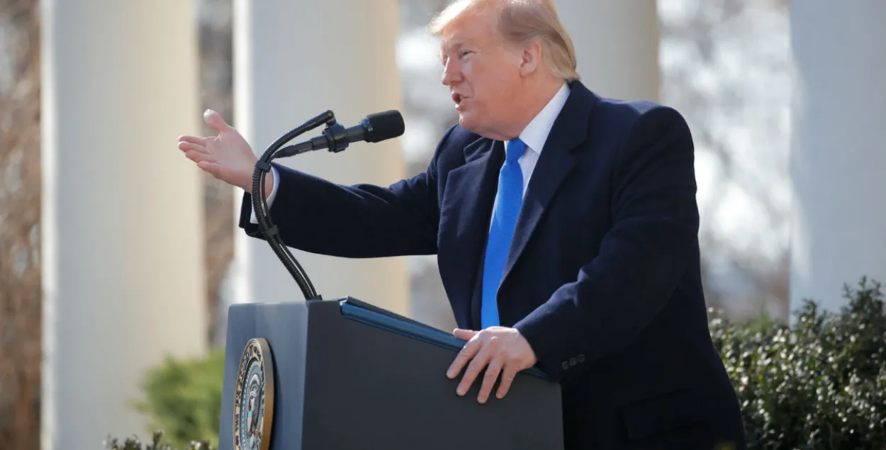 Дональд Трамп уводзіць у ЗША надзвычайнае становішча