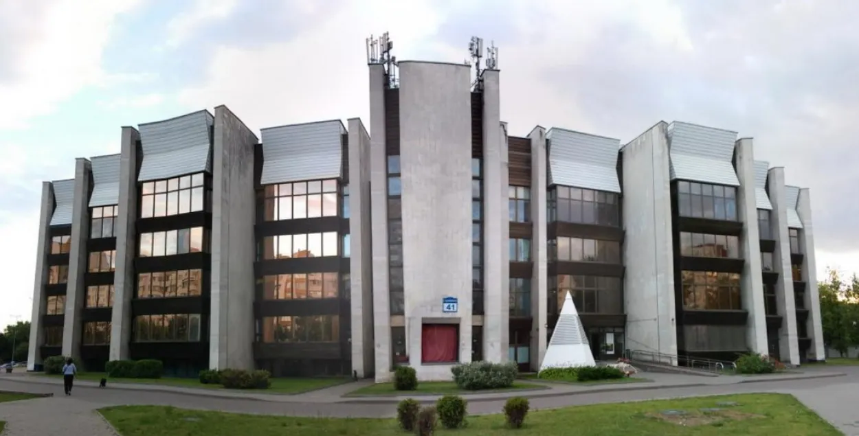 У Мінску педагог прыйшоў у кабінет дырэктара і пачаў рэзаць сабе жывот