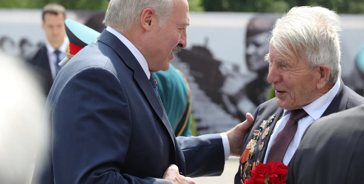 Ініцыятыўная група Лукашэнкі падала дакументы ў ЦВК апошняй