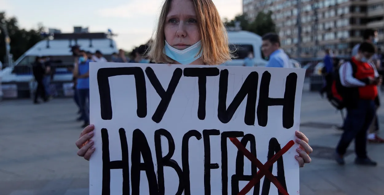 Не все россияне поддержали обнуление президентских сроков Владимира Путина / Reuters
